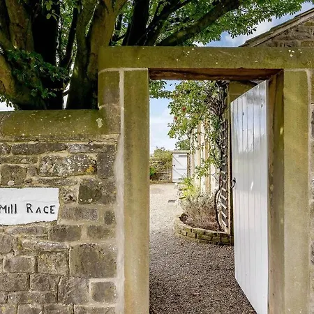 Tatil Evi Mill Race At Broughton Sanctuary *