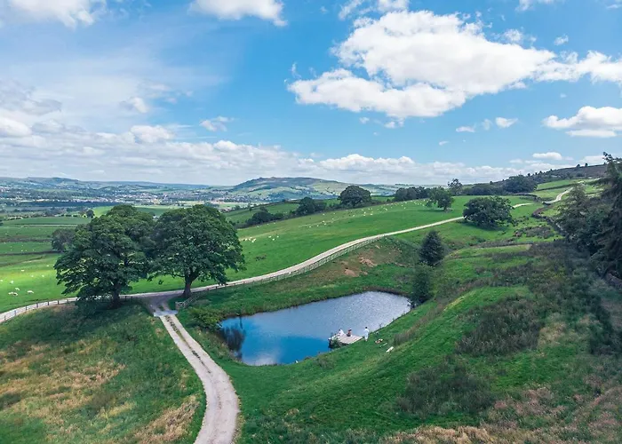 Mill Race At Broughton Sanctuary 斯基普顿